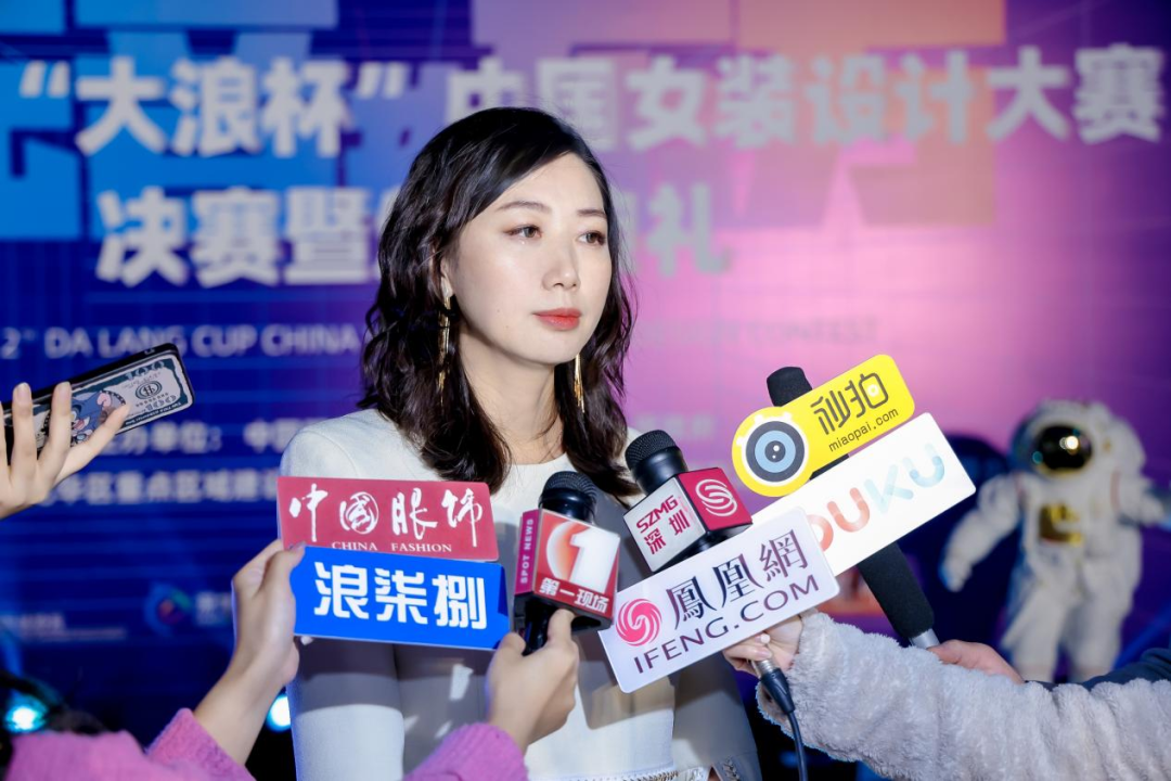 &ldquo;元音#東方&rdquo;第十二屆&ldquo;大浪杯&rdquo;中國(guó)女裝設(shè)計(jì)大賽圓滿收官，作品《逍遙詩(shī)學(xué)》贏得&ldquo;金浪獎(jiǎng)&rdquo;20萬(wàn)，大賽虛擬代言人&ldquo;唯我&rdquo;驚艷亮相！