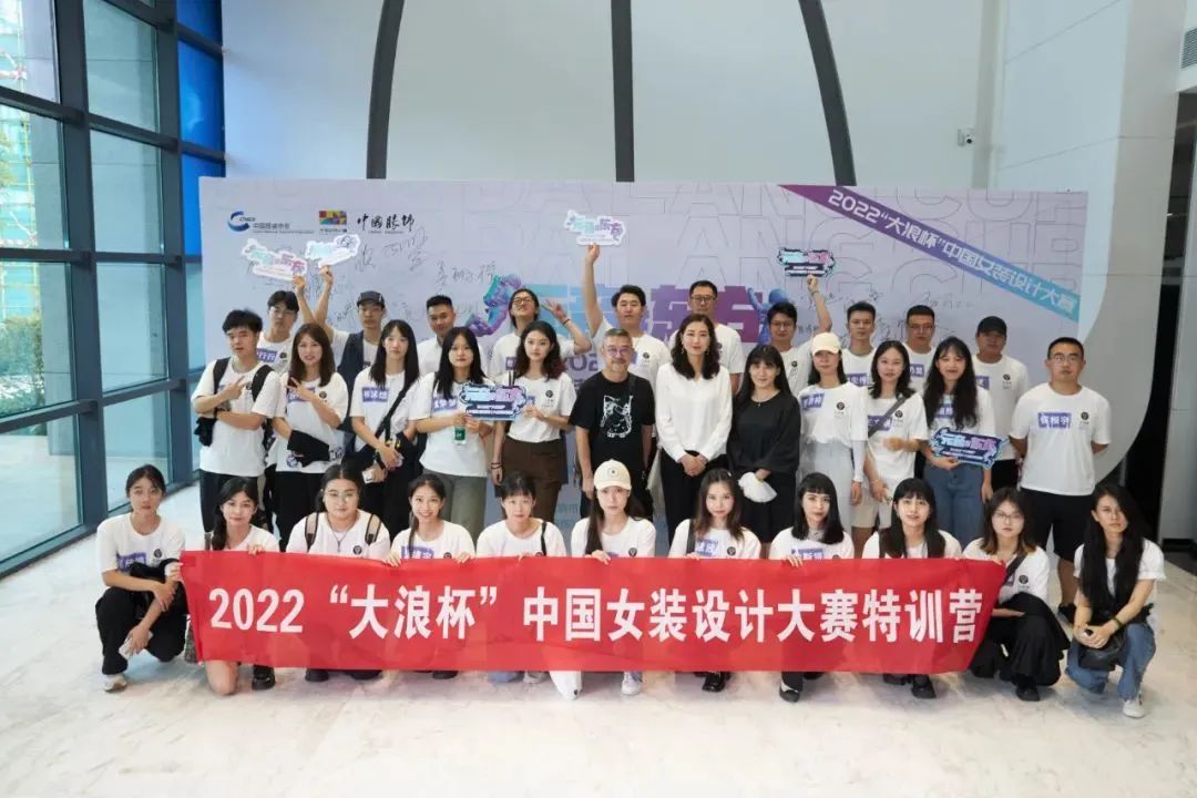 &ldquo;元音#東方&rdquo;第十二屆&ldquo;大浪杯&rdquo;中國(guó)女裝設(shè)計(jì)大賽圓滿收官，作品《逍遙詩(shī)學(xué)》贏得&ldquo;金浪獎(jiǎng)&rdquo;20萬(wàn)，大賽虛擬代言人&ldquo;唯我&rdquo;驚艷亮相！