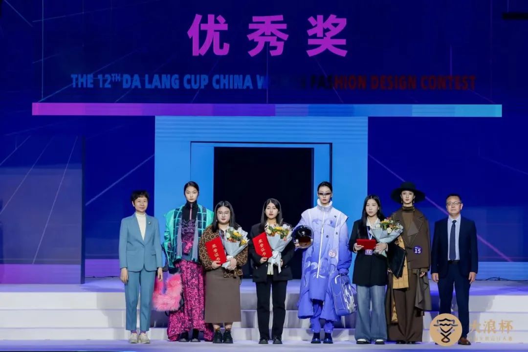&ldquo;元音#東方&rdquo;第十二屆&ldquo;大浪杯&rdquo;中國(guó)女裝設(shè)計(jì)大賽圓滿收官，作品《逍遙詩(shī)學(xué)》贏得&ldquo;金浪獎(jiǎng)&rdquo;20萬(wàn)，大賽虛擬代言人&ldquo;唯我&rdquo;驚艷亮相！