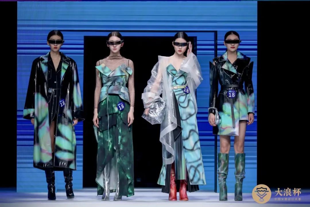 &ldquo;元音#東方&rdquo;第十二屆&ldquo;大浪杯&rdquo;中國(guó)女裝設(shè)計(jì)大賽圓滿收官，作品《逍遙詩(shī)學(xué)》贏得&ldquo;金浪獎(jiǎng)&rdquo;20萬(wàn)，大賽虛擬代言人&ldquo;唯我&rdquo;驚艷亮相！