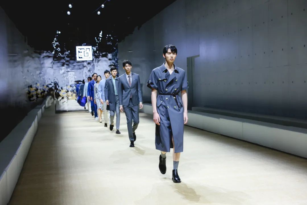  突破與自由，民族服裝定制品牌隆慶祥2023春夏新品發(fā)布會&ldquo;自由之境&rdquo;圓滿舉行