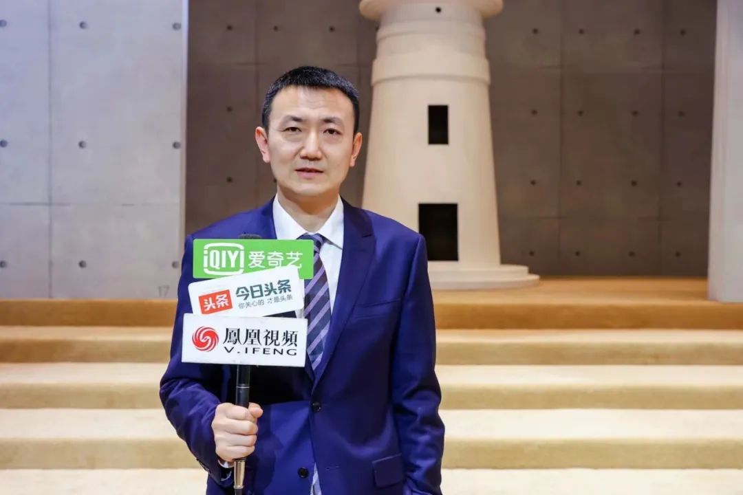  突破與自由，民族服裝定制品牌隆慶祥2023春夏新品發(fā)布會&ldquo;自由之境&rdquo;圓滿舉行