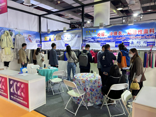 &ldquo;科技、時(shí)尚、綠色、高端&rdquo; 鴻岳紡織步入校服、沖鋒衣面料的良性發(fā)展軌道