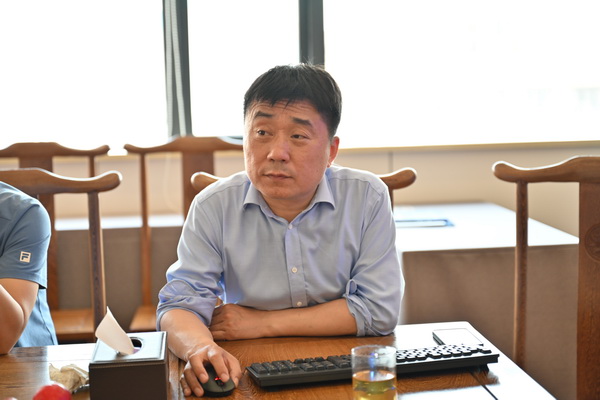 二十位業(yè)內(nèi)大咖齊聚鄭州，共商校服高品質(zhì)發(fā)展大計(jì)