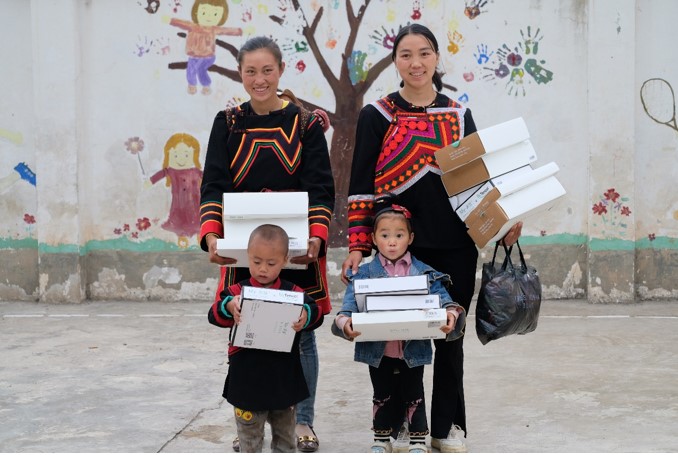 益路攜手 守護未來 蘭精纖維向愛慕公益基金會捐贈愛心物品