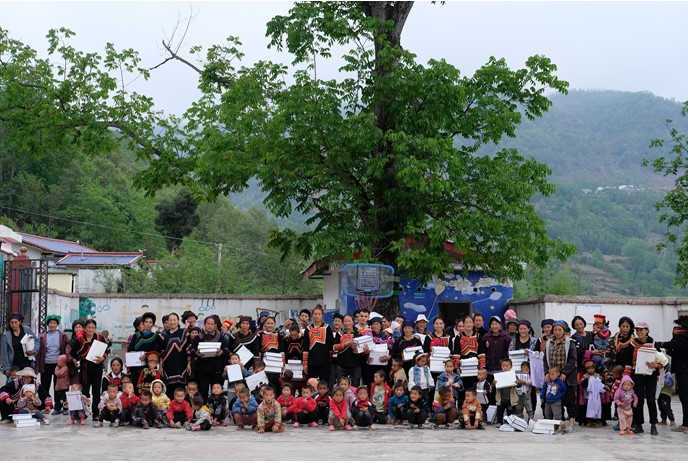 益路攜手 守護未來 蘭精纖維向愛慕公益基金會捐贈愛心物品