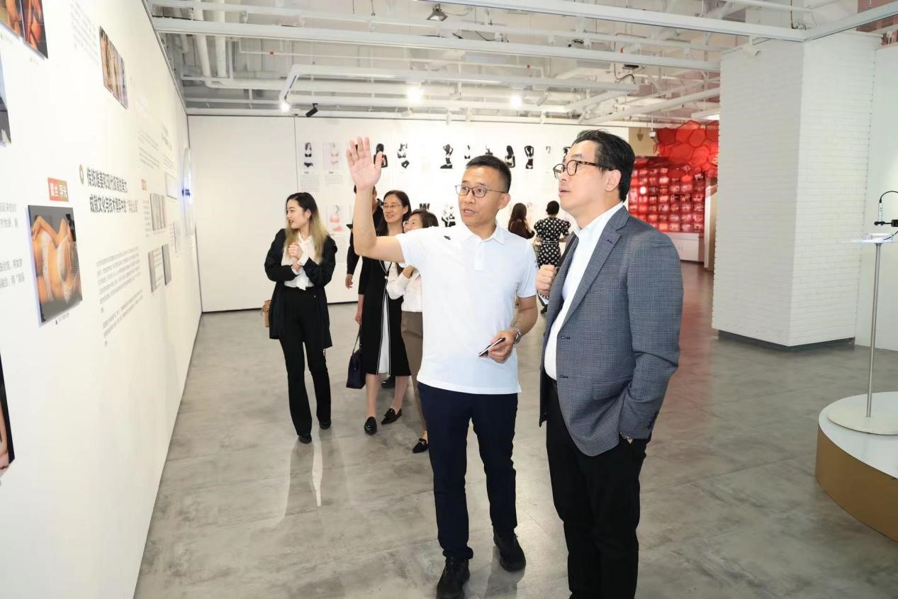 益路攜手 守護未來 蘭精纖維向愛慕公益基金會捐贈愛心物品