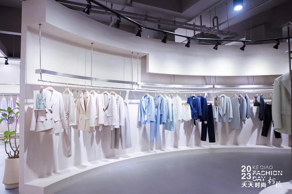 精準(zhǔn)對(duì)接，暢談合作！經(jīng)緯大師梁宇走進(jìn)柯橋面料企業(yè)