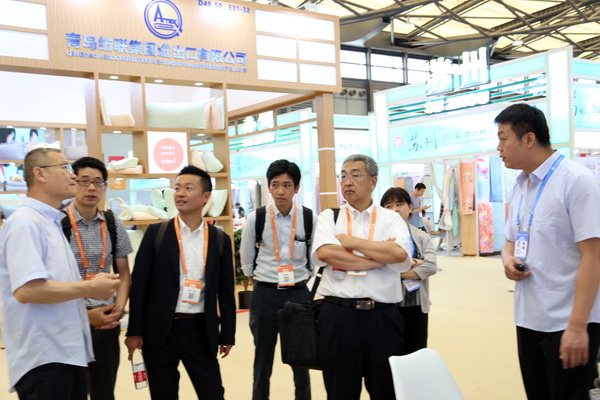 山東292家企業(yè)齊聚31屆華交會，青島家紡展團(tuán)大放異彩