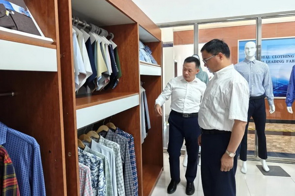 中國(guó)紡織品進(jìn)出口商會(huì)會(huì)長(zhǎng)曹甲昌率會(huì)員企業(yè)赴越南訪問(wèn)