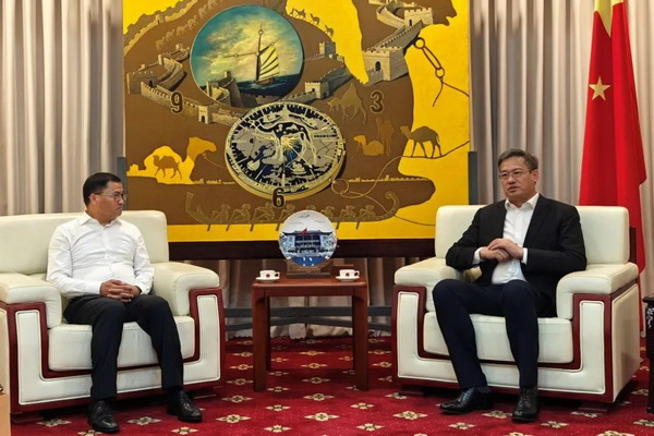  中國(guó)紡織進(jìn)出口商會(huì)會(huì)長(zhǎng)曹甲昌率會(huì)員企業(yè)赴越南訪問(wèn)