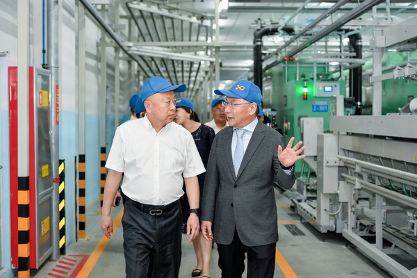 循道追光，致遠(yuǎn)未來(lái)&mdash;&mdash;蘭精授牌華源紗線生產(chǎn)全球標(biāo)桿工廠共赴璀璨新征程