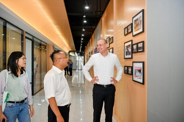 循道追光，致遠(yuǎn)未來(lái)&mdash;&mdash;蘭精授牌華源紗線生產(chǎn)全球標(biāo)桿工廠共赴璀璨新征程