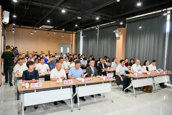 循道追光，致遠(yuǎn)未來(lái)&mdash;&mdash;蘭精授牌華源紗線生產(chǎn)全球標(biāo)桿工廠共赴璀璨新征程