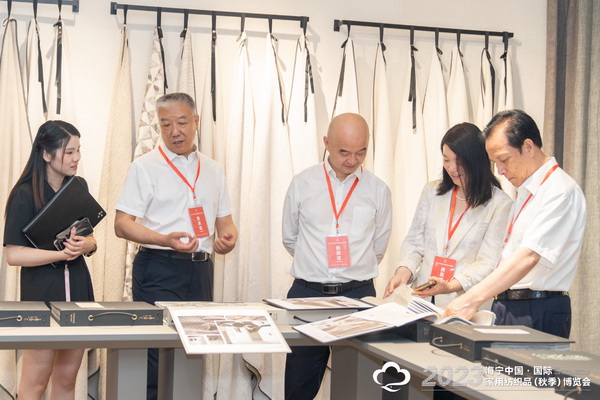 &ldquo;智造讓家更美好&rdquo;--2023海寧中國&middot;國際家用紡織品（秋季）博覽會(huì)在浙江海寧許村鎮(zhèn)&middot;海寧中國家紡城盛大開幕。