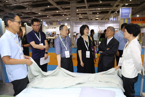 青島新銳家紡品牌展位并給與肯定