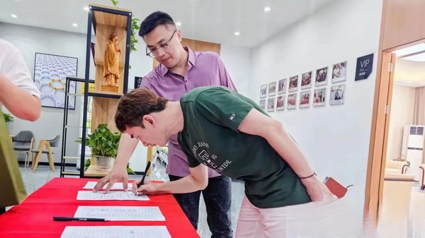 石墨烯紡織產(chǎn)業(yè)論壇暨&ldquo;烯創(chuàng)未來&rdquo;中國（寧波）創(chuàng)業(yè)創(chuàng)新大賽方案發(fā)布、寧波尚烯科技有限公司開業(yè)慶典系列活動在寧波市鎮(zhèn)海區(qū)九龍湖鎮(zhèn)國家石墨烯創(chuàng)新中心圓滿舉行。