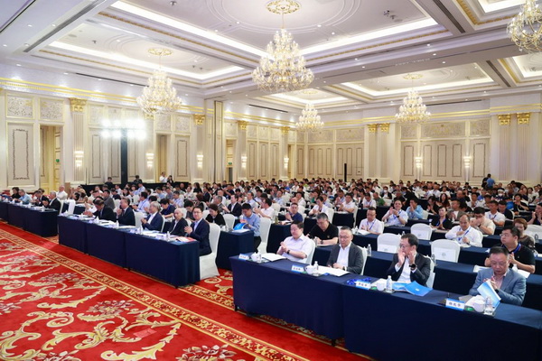 中國(guó)紡聯(lián)五屆二次理事擴(kuò)大會(huì)暨五屆三次常務(wù)理事擴(kuò)大會(huì)在上海召開