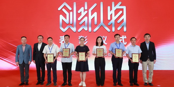 中國(guó)紡聯(lián)五屆二次理事擴(kuò)大會(huì)暨五屆三次常務(wù)理事擴(kuò)大會(huì)在上海召開