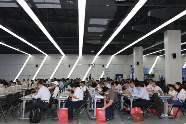 數(shù)智賦能 經(jīng)緯時尚 &mdash;&mdash;2023 青島紡織服裝產(chǎn)業(yè)大會暨中國服裝數(shù)智化轉(zhuǎn)型萬里行高峰論壇成功舉辦