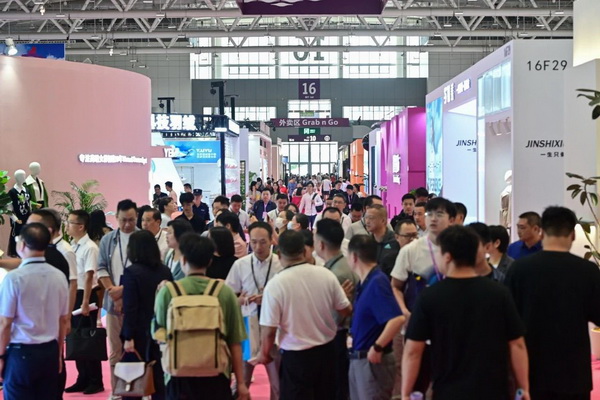 多元時(shí)尚、燃爆灣區(qū)！FS深圳國際服裝供應(yīng)鏈博覽會、深圳原創(chuàng)時(shí)裝周、PV深圳展盛大啟幕