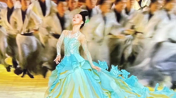 用&ldquo;中國色&rdquo;演繹中國風(fēng)雅---第19屆亞運(yùn)會開幕式服裝設(shè)計(jì)師楚艷特寫