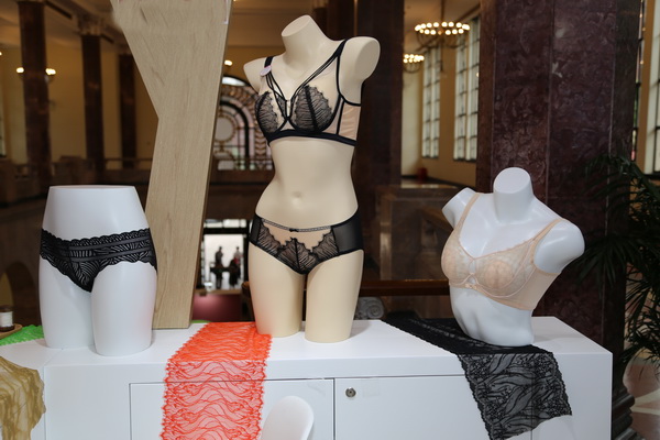 9月25-26日，為期兩天的2023上海國(guó)際貼身時(shí)尚原輔料展取得圓滿成功，感謝品牌展商與觀眾一如既往的厚愛(ài)與支持。新篇章即將開(kāi)啟 敬請(qǐng)期待&hellip; &hellip;