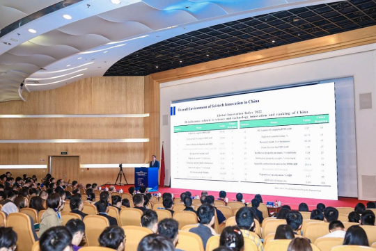 以&ldquo;先進(jìn)紡織科學(xué)與技術(shù)&rdquo;為主題的第二屆國際紡織前沿科學(xué)與技術(shù)大會暨世界紡織大學(xué)聯(lián)盟年會在東華大學(xué)舉行