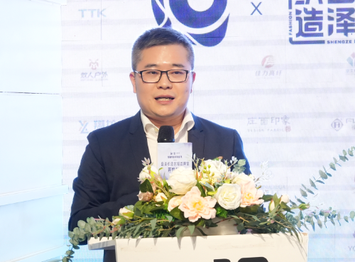 金頂獎(jiǎng)設(shè)計(jì)師張繼成入駐簽約暨盛澤織造區(qū)域品牌館盛大開(kāi)館