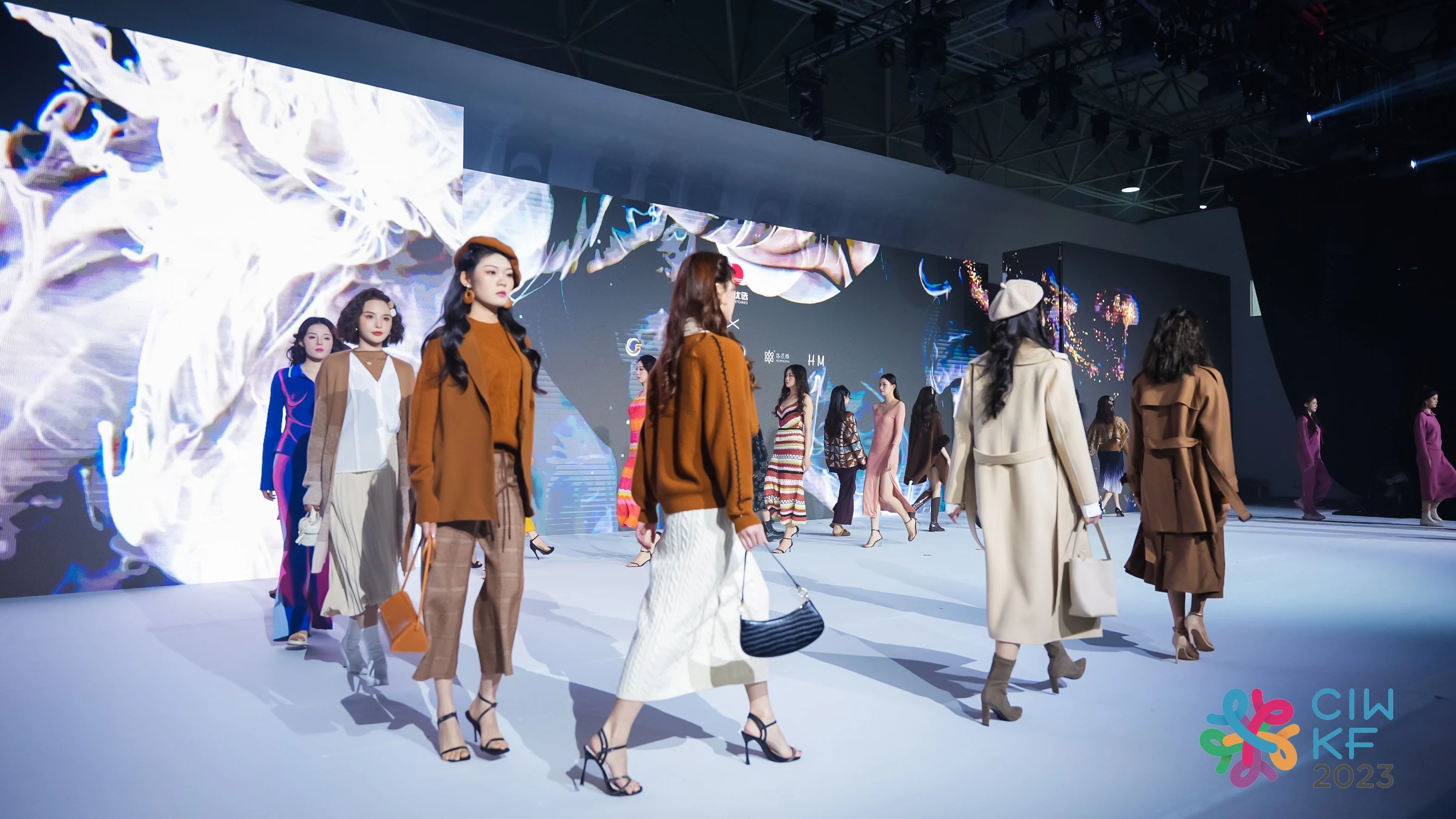 6萬人次入場，意向成交額32億元！第20屆&ldquo;織交會&rdquo;完美收官