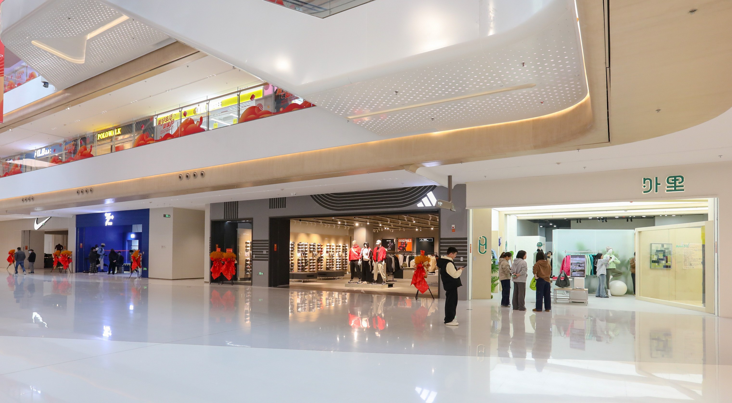 YLI外里全國(guó)首店 用運(yùn)動(dòng)與藝術(shù)帶你打破&ldquo;野蠻邊界&rdquo;