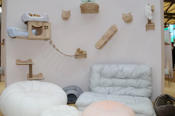 眾地家紡發(fā)力寵物用品，華交會上倍受關(guān)注