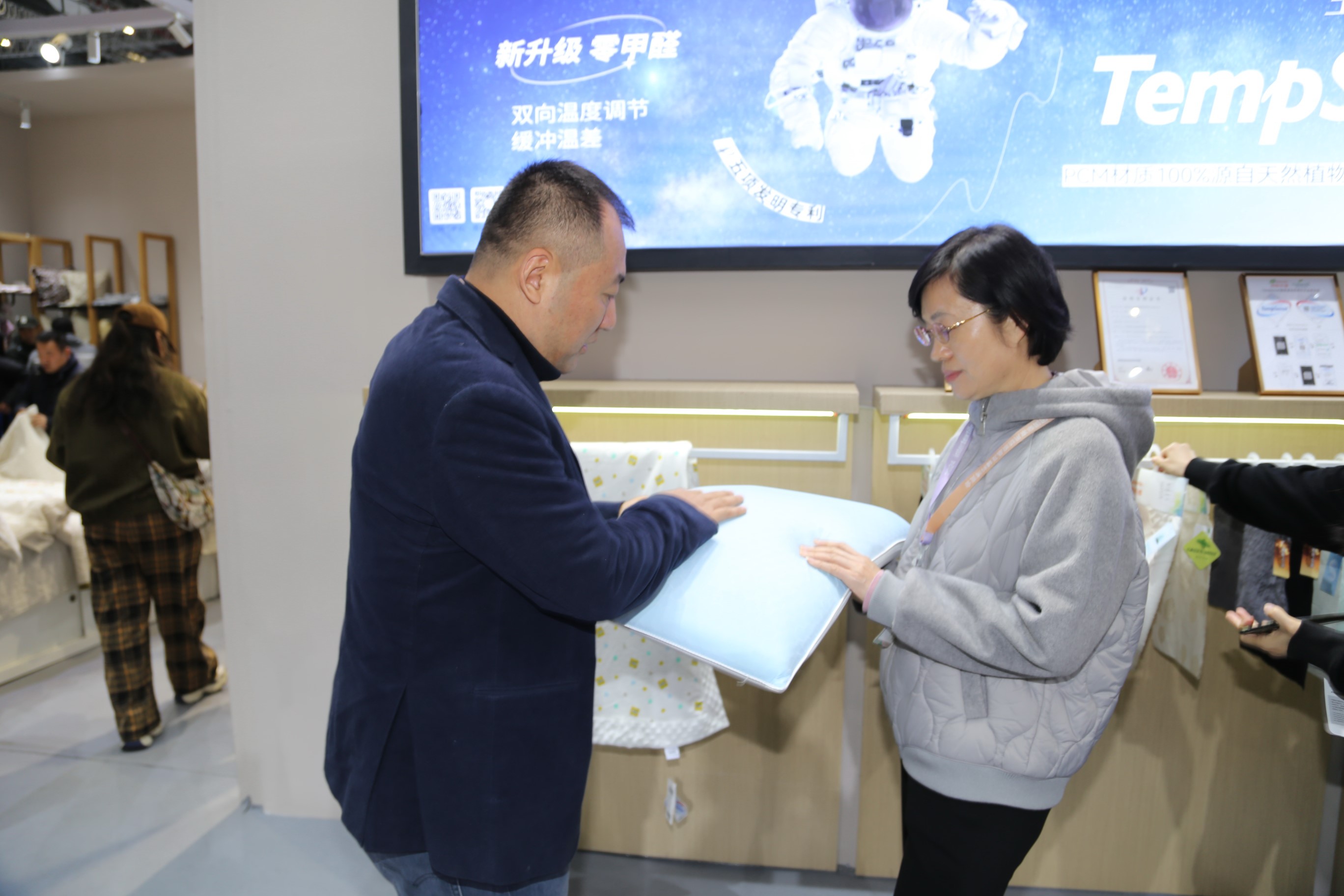 青島組團(tuán)參加intertextile家紡展，副市長趙燕一行蒞臨考察