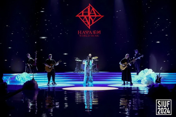 蘭卓麗獨(dú)家冠名中國(guó)黃金特約贊助的2024第十一季 SIUF國(guó)際超模大賽總決賽圓滿舉辦