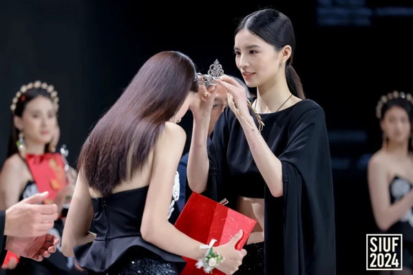 蘭卓麗獨(dú)家冠名中國(guó)黃金特約贊助的2024第十一季 SIUF國(guó)際超模大賽總決賽圓滿舉辦