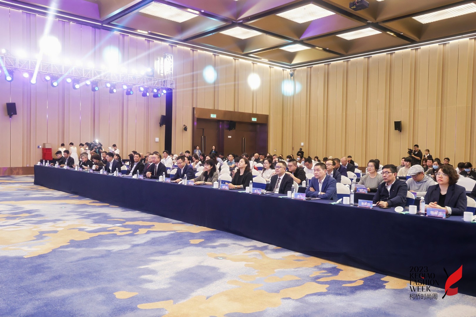 人才先行，制勝未來！第九屆十佳紡織面料設(shè)計師及培養(yǎng)先進單位評選頒獎典禮于柯橋舉辦