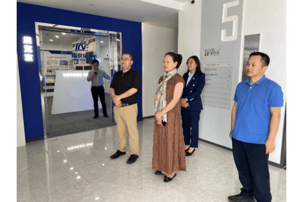 強(qiáng)強(qiáng)聯(lián)合，集萃纖維研究所與南京化纖達(dá)成戰(zhàn)略合作，共謀纖維創(chuàng)新篇章