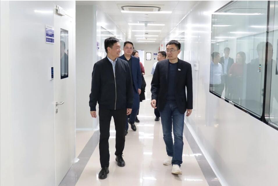 通用技術(shù)集團副總工程師莊小雄一行到訪集萃纖維研究所