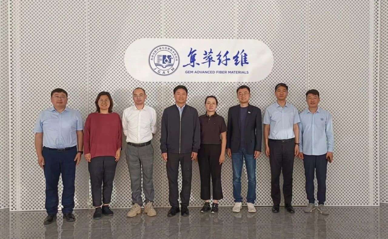 通用技術(shù)集團副總工程師莊小雄一行到訪集萃纖維研究所