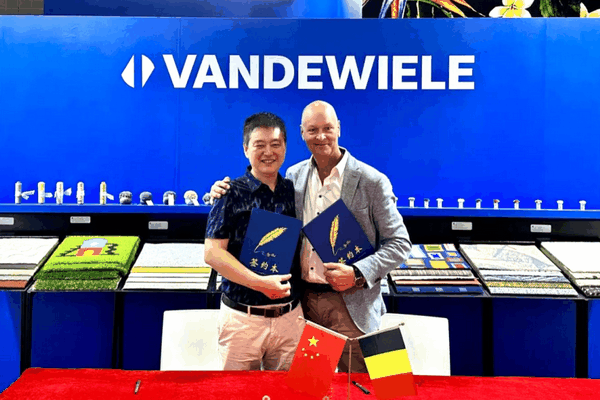 東升地毯再添新裝備，引進(jìn)范德維爾最新簇絨地毯機(jī)