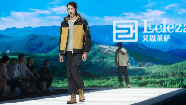 致力于打造民族定制品牌！艾思萊薩新品在天津時(shí)裝周圓滿(mǎn)發(fā)布
