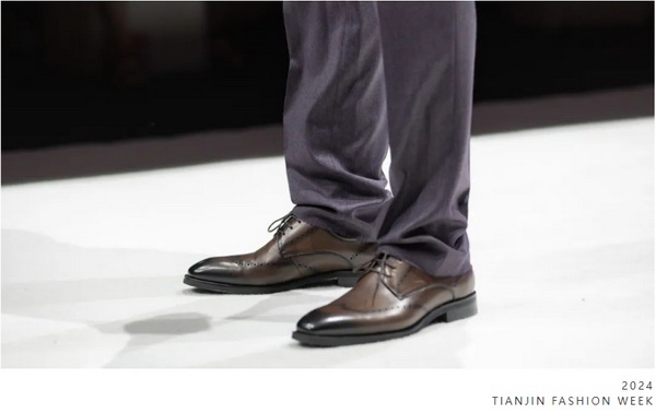 致力于打造民族定制品牌！艾思萊薩新品在天津時(shí)裝周圓滿(mǎn)發(fā)布