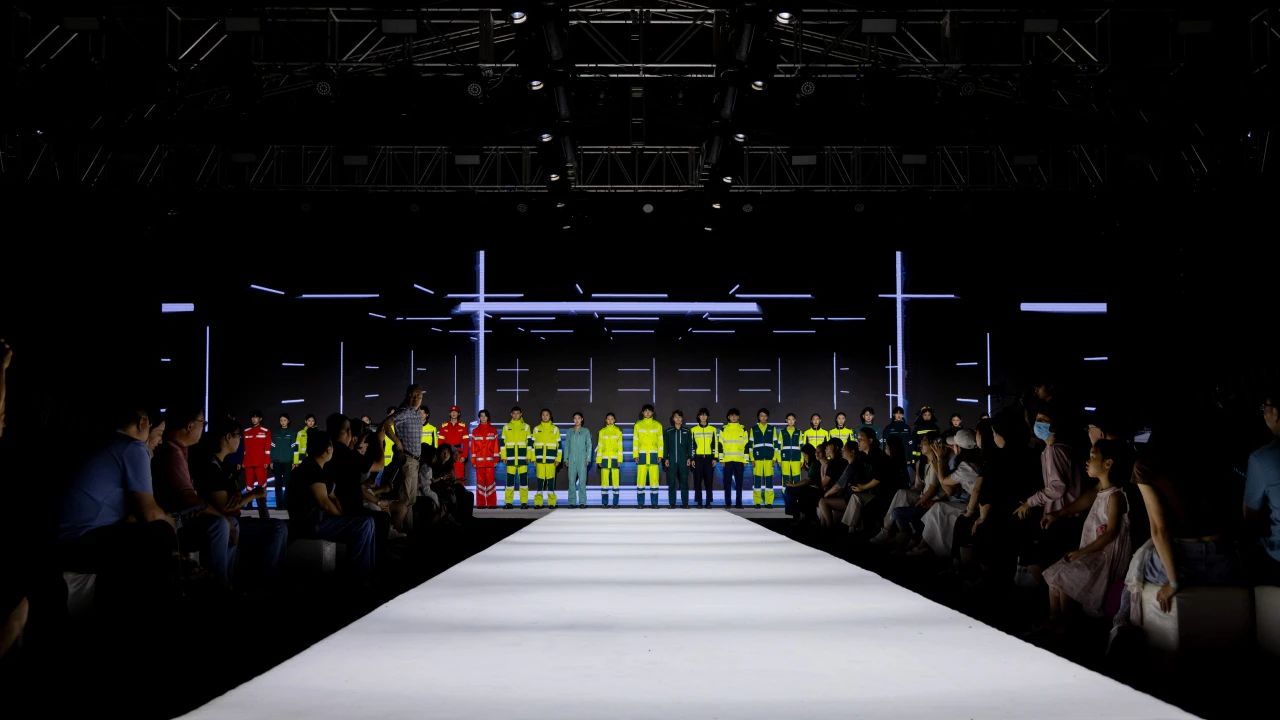 新時(shí)代 新力量 新形象&mdash;&mdash;特種行業(yè)職業(yè)裝產(chǎn)品在天津時(shí)裝周發(fā)布