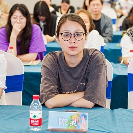 把握展陳設計前沿趨勢，柯橋天天時尚為紡企提供展廳升級實用指南！