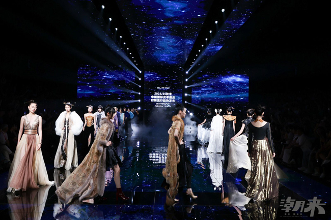 掀動(dòng)秋冬風(fēng)潮 領(lǐng)航時(shí)尚巨輪 第三十一屆海寧中國(guó)皮革博覽會(huì)開(kāi)幕