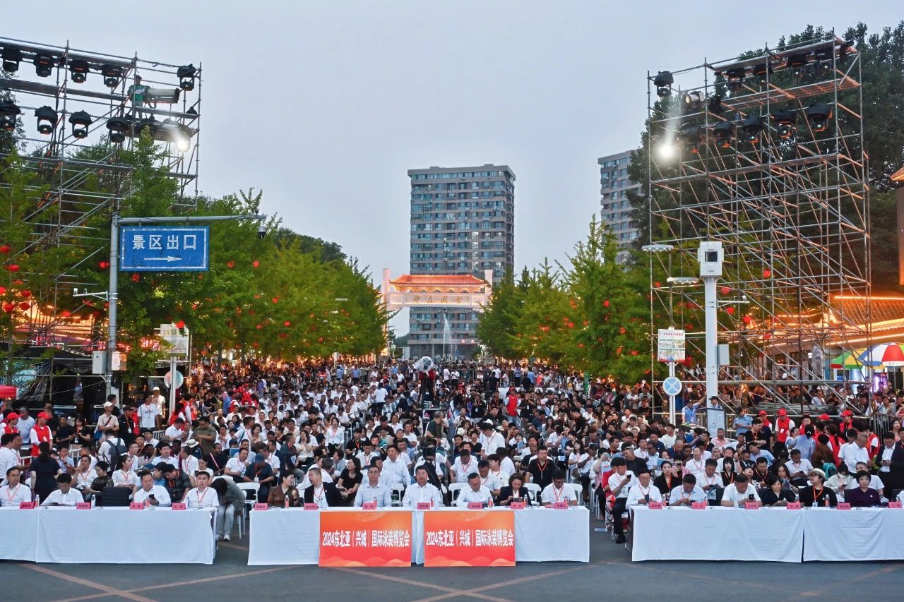 &ldquo;泳&rdquo;動興城！2024東北亞（興城）國際泳裝博覽會開幕