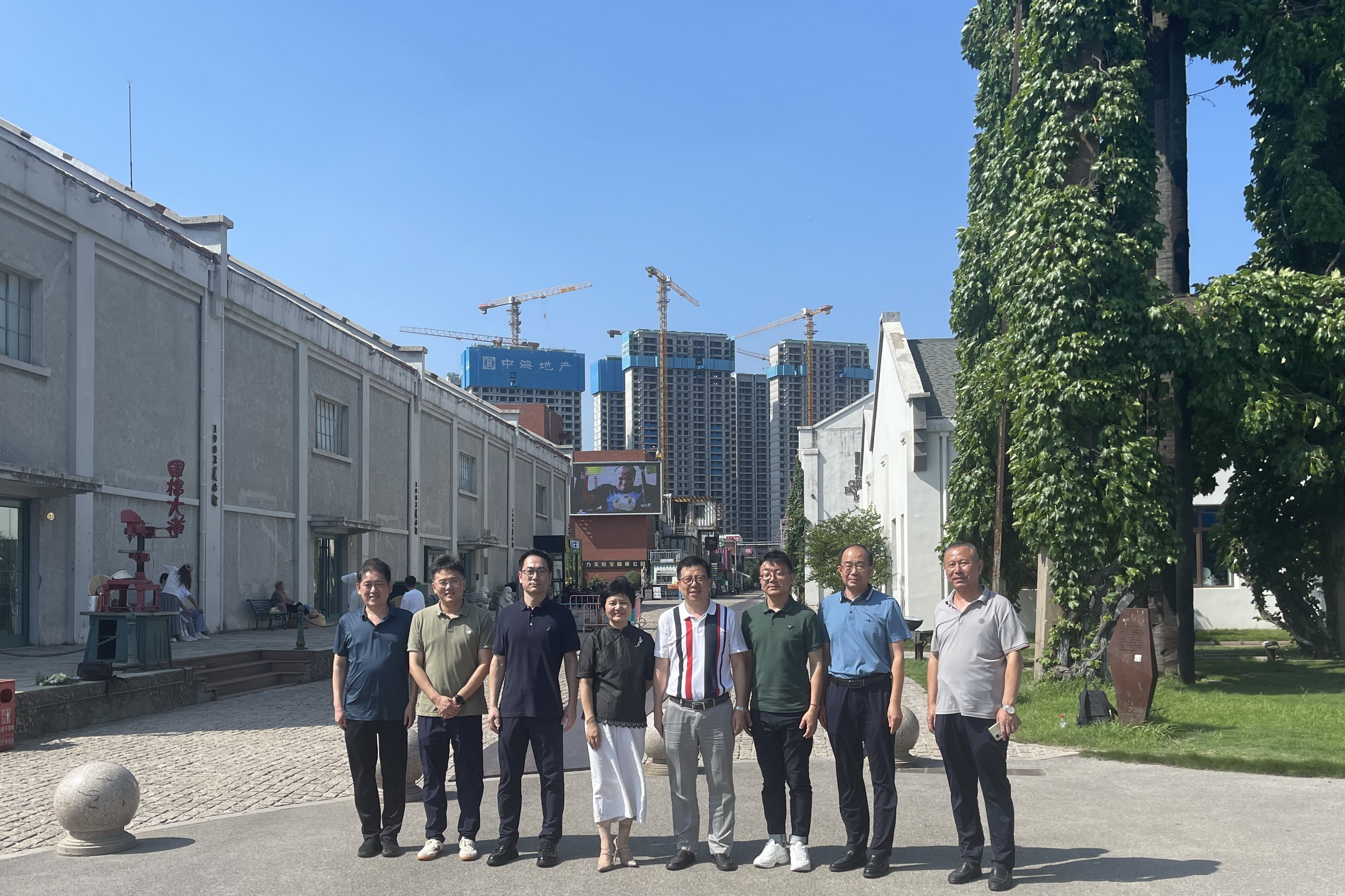 家紡升級(jí)，纖維先行--中國(guó)家用紡織品行業(yè)協(xié)會(huì)朱曉紅會(huì)長(zhǎng)一行來青調(diào)研