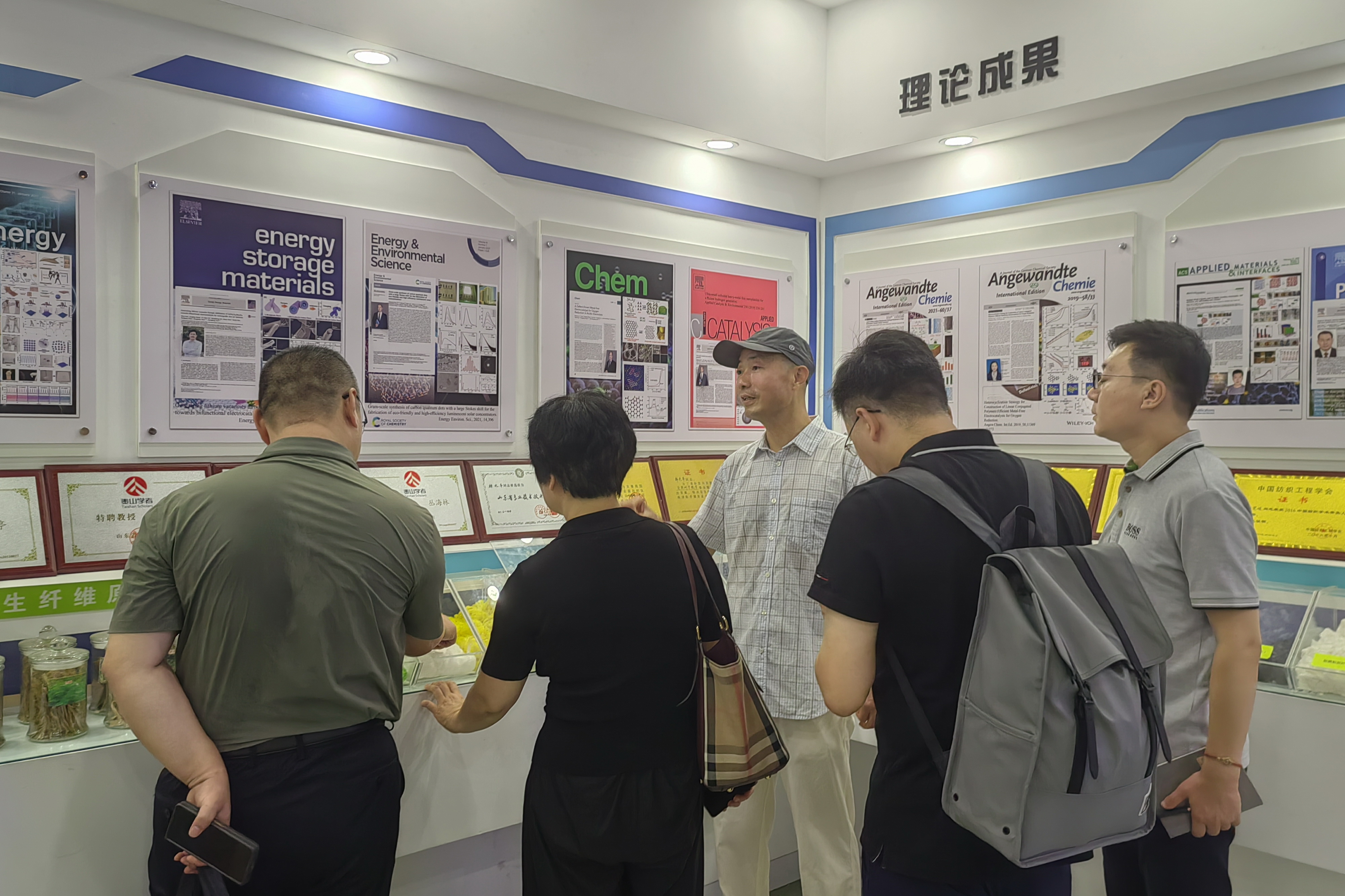 家紡升級(jí)，纖維先行--中國(guó)家用紡織品行業(yè)協(xié)會(huì)朱曉紅會(huì)長(zhǎng)一行來青調(diào)研