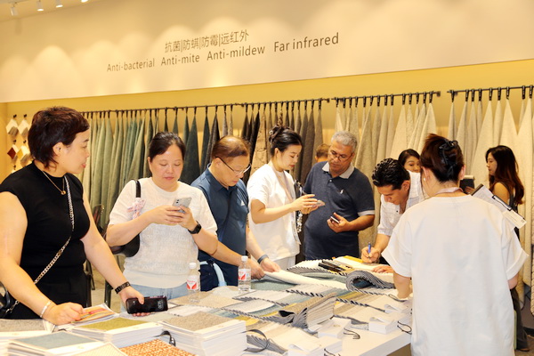 7A家具面料亮相2024intertextile秋冬家紡展，引起圍觀