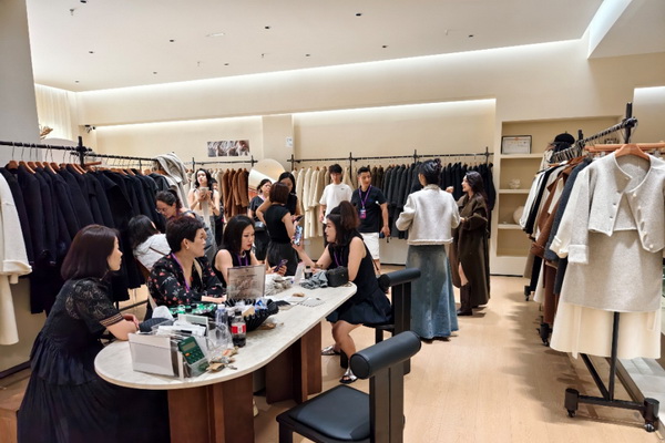 引領雙面呢產業(yè)健康發(fā)展，江蘇東港打造&ldquo;正版正貨&rdquo;標桿市場